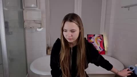 Snapshot of yummyemiily chatting on February 23, 4:48 pm Emily online show from February 23, 4:48 pm