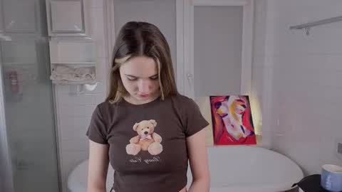 Snapshot of yummyemiily chatting on February 26, 4:50 pm Emily online show from February 26, 4:50 pm