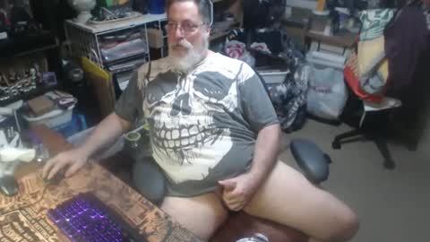 Snapshot of yummyflguy chatting on April 29, 12:48 am yummyflguy online show from April 29, 12:48 am