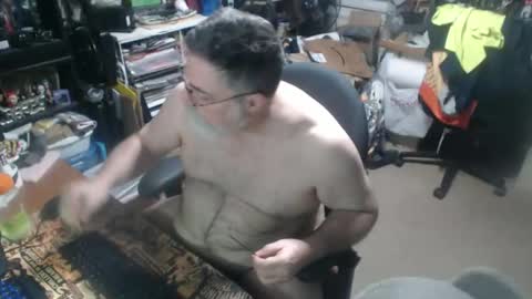 Snapshot of yummyflguy chatting on June 1, 8:43 pm yummyflguy online show from June 1, 8:43 pm