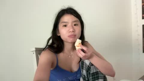 Snapshot of yumyumcandygirl chatting on July 9, 4:00 pm Roxie online show from July 9, 4:00 pm