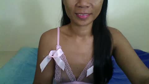 Snapshot of yuna_05 chatting on June 25, 2:43 pm yuna_05 online show from June 25, 2:43 pm