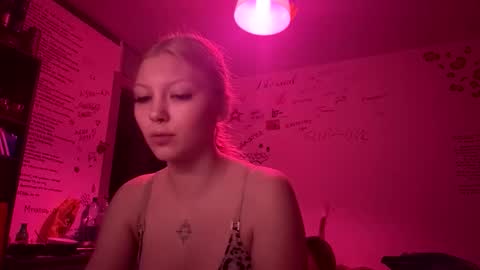 Snapshot of yunarosee chatting on November 11, 11:27 pm yunarosee online show from November 11, 11:27 pm