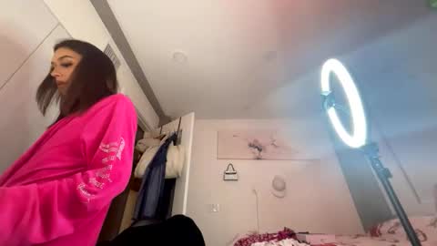 BbyTSSLut online show from December 18, 8:09 am