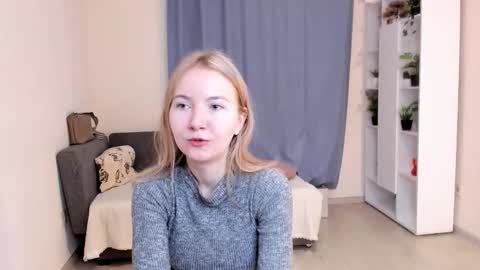 Snapshot of yuricazel chatting on November 9, 7:06 am Alesia online show from November 9, 7:06 am