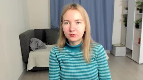 Snapshot of yuricazel chatting on November 18, 7:35 am Alesia online show from November 18, 7:35 am