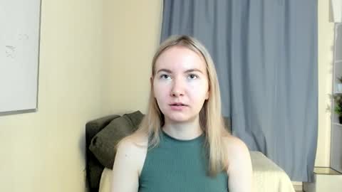 Snapshot of yuricazel chatting on November 25, 7:30 am Alesia online show from November 25, 7:30 am