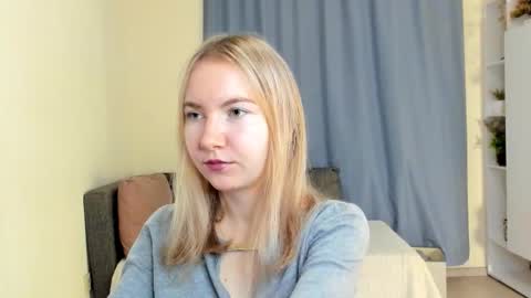 Snapshot of yuricazel chatting on December 3, 7:38 am Alesia online show from December 3, 7:38 am