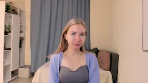 Snapshot of yuricazel chatting on December 4, 7:28 am Alesia online show from December 4, 7:28 am