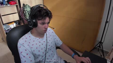 Snapshot of yurii_moody chatting on December 27, 8:07 pm yurii_moody online show from December 27, 8:07 pm