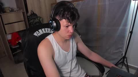 Snapshot of yurii_moody chatting on February 23, 12:30 am yurii_moody online show from February 23, 12:30 am