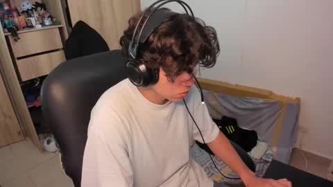 Snapshot of yurii_moody chatting on November 15, 7:32 pm yurii_moody online show from November 15, 7:32 pm