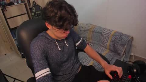 Snapshot of yurii_moody chatting on November 19, 6:19 pm yurii_moody online show from November 19, 6:19 pm