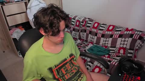 Snapshot of yurii_moody chatting on December 17, 7:20 pm yurii_moody online show from December 17, 7:20 pm