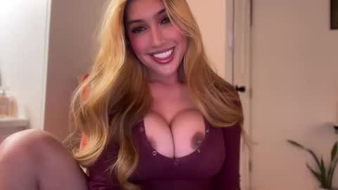 Snapshot of yurika_suckxx chatting on May 31, 2:46 pm GODDESS SOFIA online show from May 31, 2:46 pm