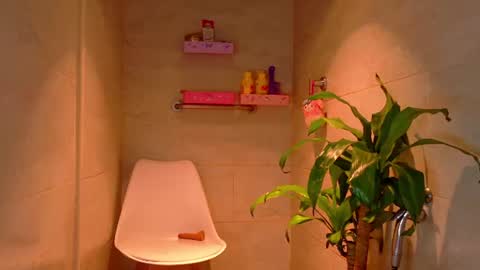 Snapshot of yuyi_cam chatting on August 1, 4:45 am Yuyi Cam online show from August 1, 4:45 am