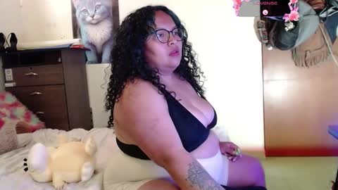 Snapshot of yvonn_jlove chatting on November 10, 2:10 am yvonn online show from November 10, 2:10 am