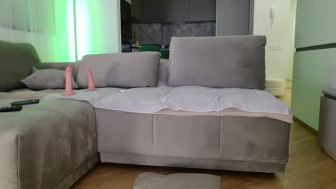 Snapshot of yvonna_ chatting on December 2, 5:15 pm yvonna_ online show from December 2, 5:15 pm