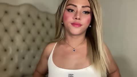 Snapshot of yvonne_guidotti chatting on November 14, 4:22 am Miss Cali online show from November 14, 4:22 am