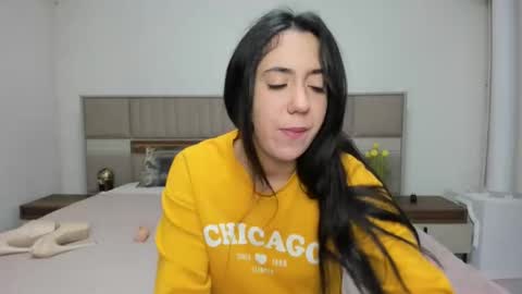 Snapshot of yvonnebabe chatting on December 27, 6:35 am yvonnebabe online show from December 27, 6:35 am
