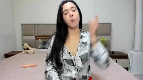 Snapshot of yvonnebabe chatting on January 6, 6:25 am yvonnebabe online show from January 6, 6:25 am