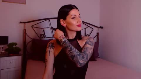 I V Y   online show from January 9, 8:54 pm