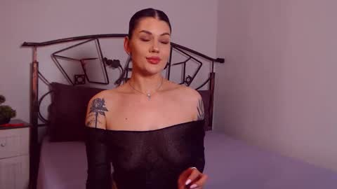 Snapshot of yvonneeverlee chatting on April 30, 8:26 pm I V Y online show from April 30, 8:26 pm