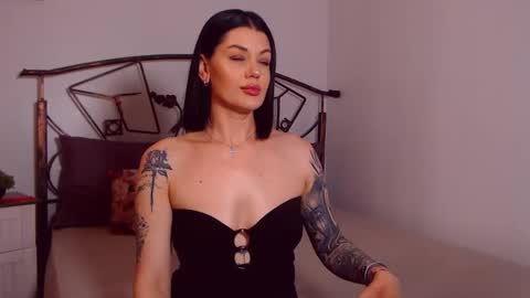 Snapshot of yvonneeverlee chatting on May 9, 7:30 pm I V Y online show from May 9, 7:30 pm