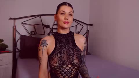 Snapshot of yvonneeverlee chatting on May 15, 8:49 pm I V Y online show from May 15, 8:49 pm