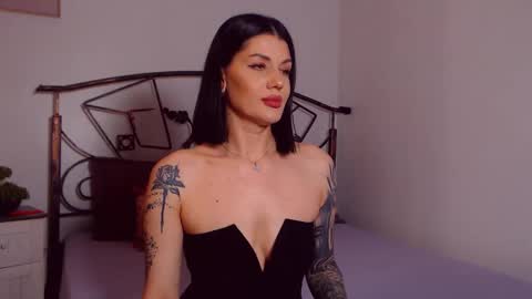 Snapshot of yvonneeverlee chatting on May 18, 7:31 pm I V Y online show from May 18, 7:31 pm