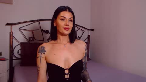 Snapshot of yvonneeverlee chatting on May 20, 7:53 pm I V Y online show from May 20, 7:53 pm