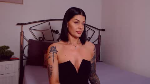 Snapshot of yvonneeverlee chatting on May 29, 7:56 pm I V Y online show from May 29, 7:56 pm