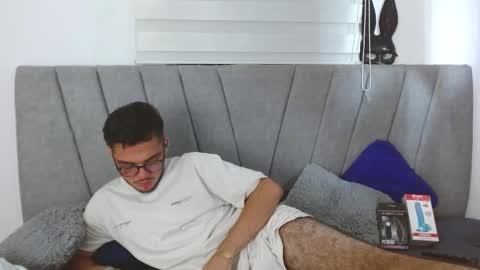 Snapshot of zac_golden chatting on November 11, 4:01 am Zack online show from November 11, 4:01 am