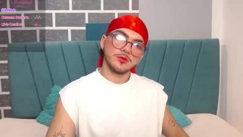 Snapshot of zac_golden chatting on December 1, 12:26 am Zack online show from December 1, 12:26 am