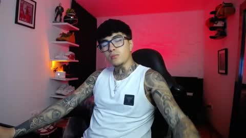 zac_muller1 online show from December 23, 6:00 am