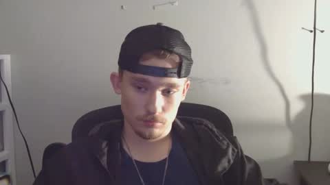 zachmcw25 online show from December 3, 1:35 am