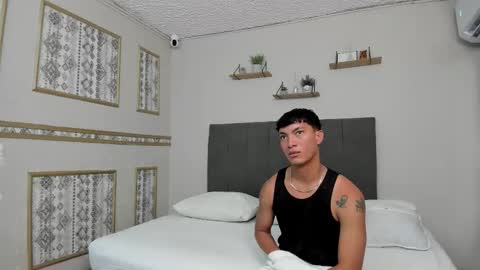 Snapshot of zack_horny19 chatting on November 24, 12:16 pm Zack online show from November 24, 12:16 pm