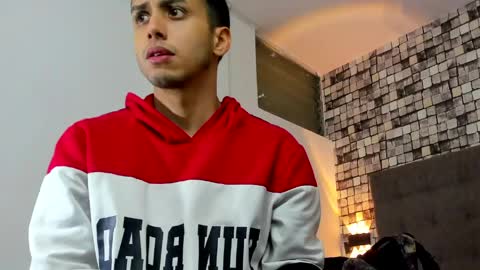 zack_isback online show from April 16, 7:25 pm