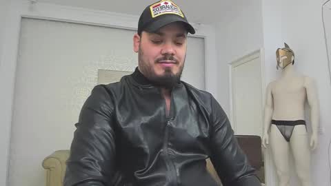 Snapshot of zackconnorsx chatting on December 5, 9:50 am Zack online show from December 5, 9:50 am