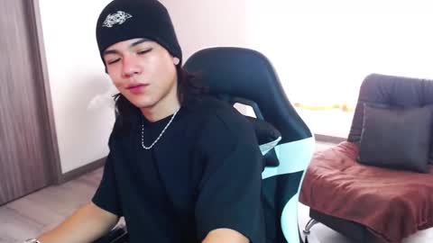 Snapshot of zackss_player chatting on October 27, 3:38 pm zackss_player online show from October 27, 3:38 pm