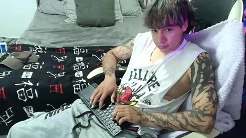 zack online show from April 15, 7:58 pm