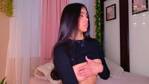 Snapshot of zafiiro_bluee2 chatting on November 19, 2:00 am online show from November 19, 2:00 am