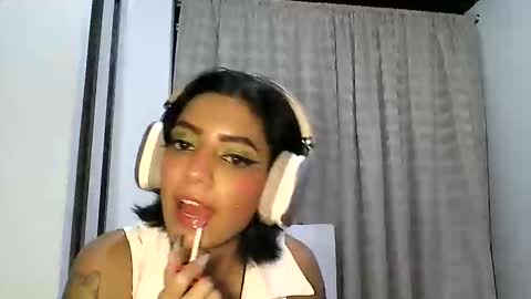 Snapshot of zafiro_rubi chatting on April 24, 12:24 am Zafiro online show from April 24, 12:24 am