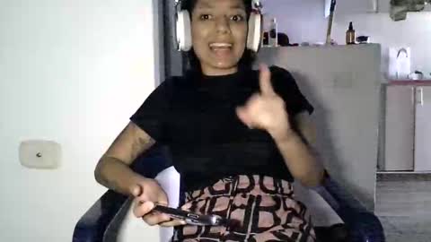 Snapshot of zafiro_rubi chatting on May 23, 2:43 pm Zafiro online show from May 23, 2:43 pm