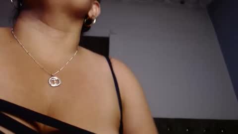 Snapshot of zahi_willx chatting on October 18, 1:52 am Zahi ... wants to play with everyone...yessss online show from October 18, 1:52 am