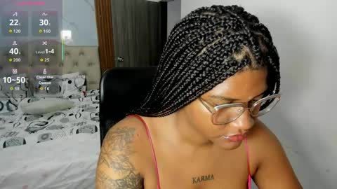 Snapshot of zahra_rose chatting on April 22, 10:50 am zahra_rose online show from April 22, 10:50 am