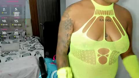 Snapshot of zahra_rose chatting on April 22, 10:55 pm zahra_rose online show from April 22, 10:55 pm