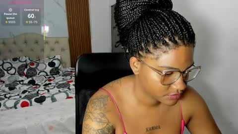 Snapshot of zahra_rose chatting on May 2, 8:47 pm zahra_rose online show from May 2, 8:47 pm
