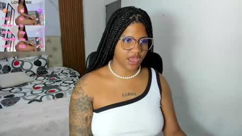 Snapshot of zahra_rose chatting on May 7, 9:09 pm zahra_rose online show from May 7, 9:09 pm