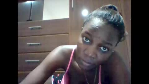 Snapshot of zainxxxx chatting on June 1, 1:46 pm zainxxxx online show from June 1, 1:46 pm